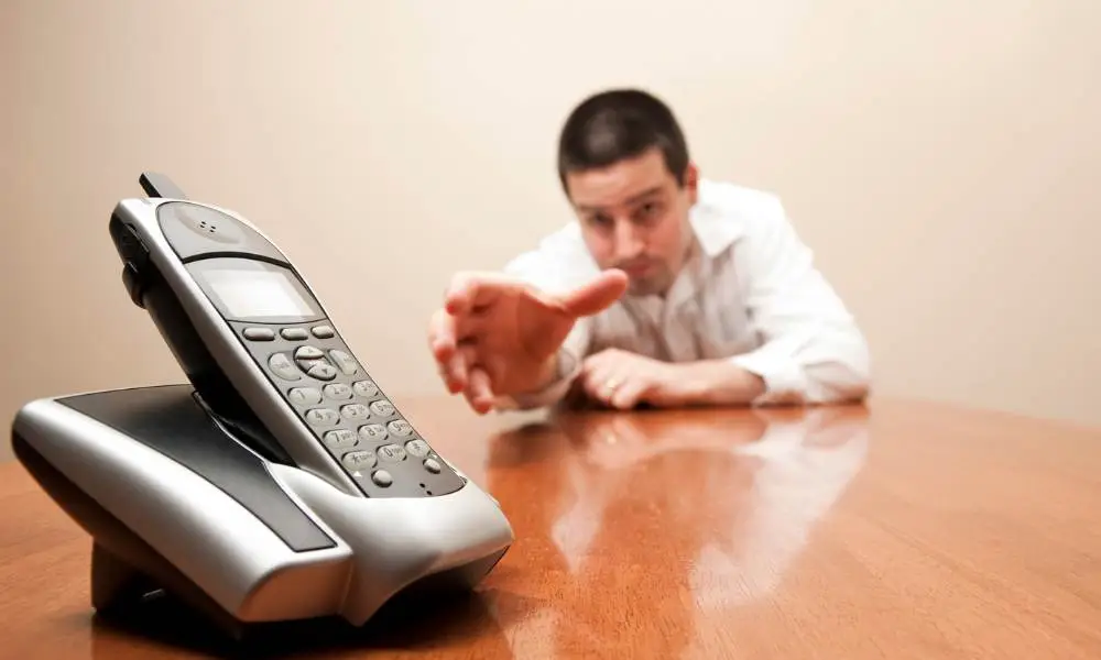 Troubleshooting a Cordless Phone Says Line in Use